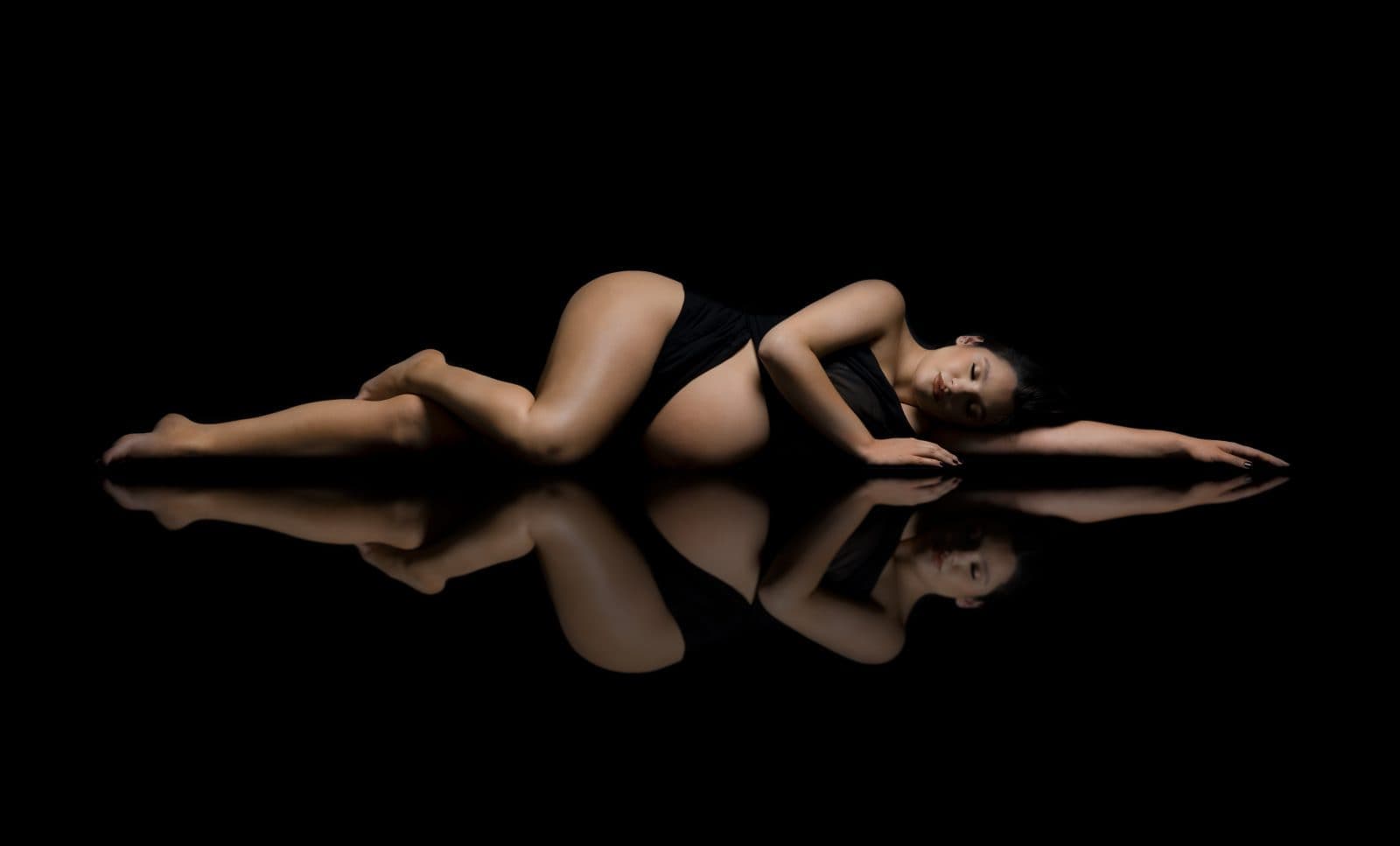 Mishel Kay | Maternity in Chiaroscuro — photo 1
