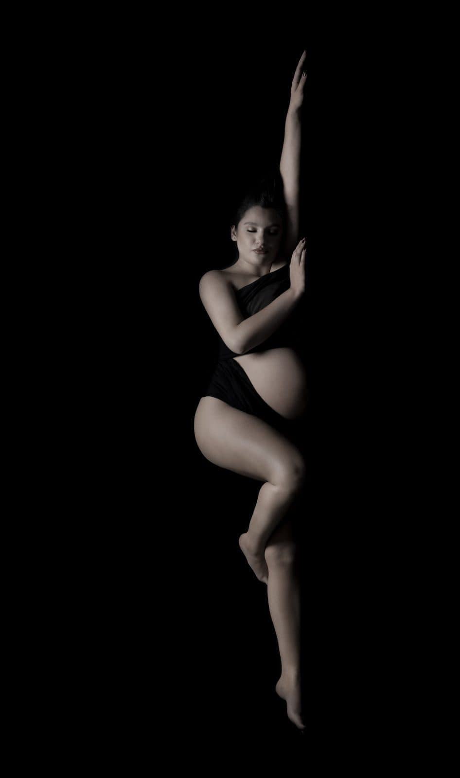 Mishel Kay | Maternity in Chiaroscuro — photo 8