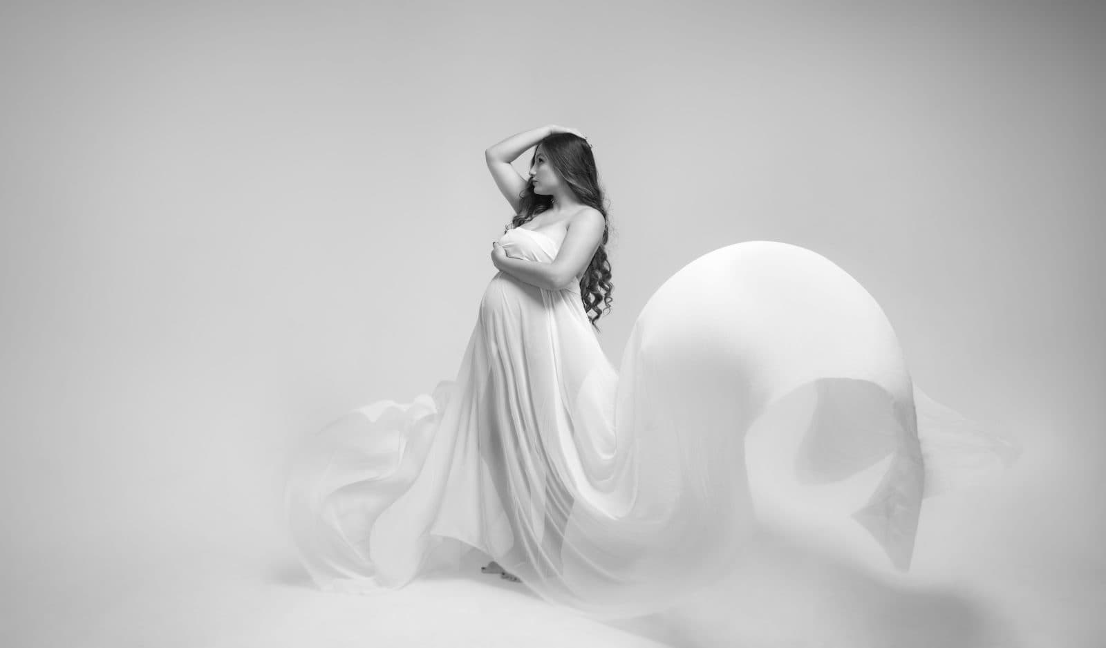 Mishel Kay | Maternity in Chiaroscuro — photo 11